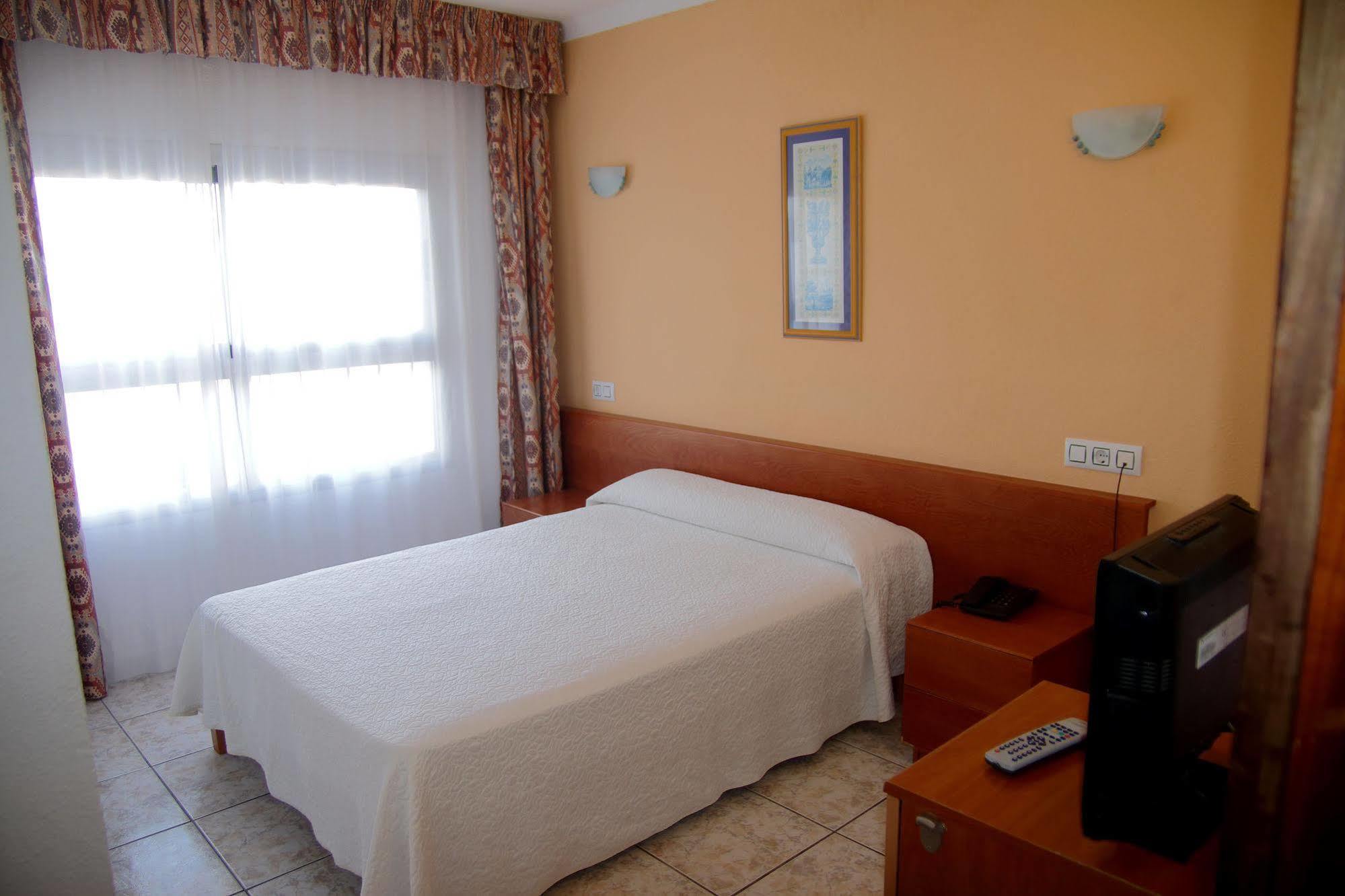 Sant Antoni de Portmany Hotel Tropical מראה חיצוני תמונה