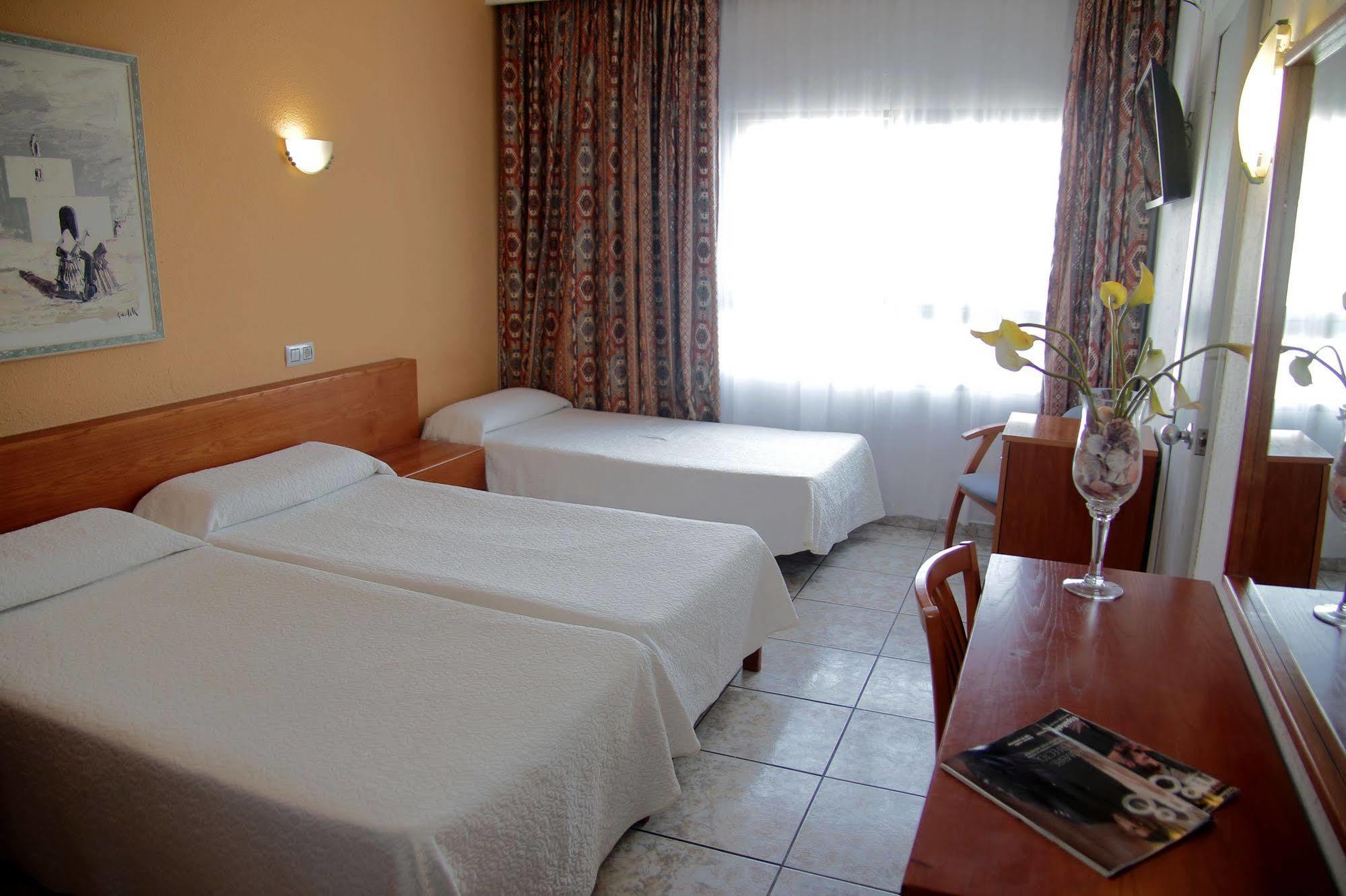 Sant Antoni de Portmany Hotel Tropical מראה חיצוני תמונה