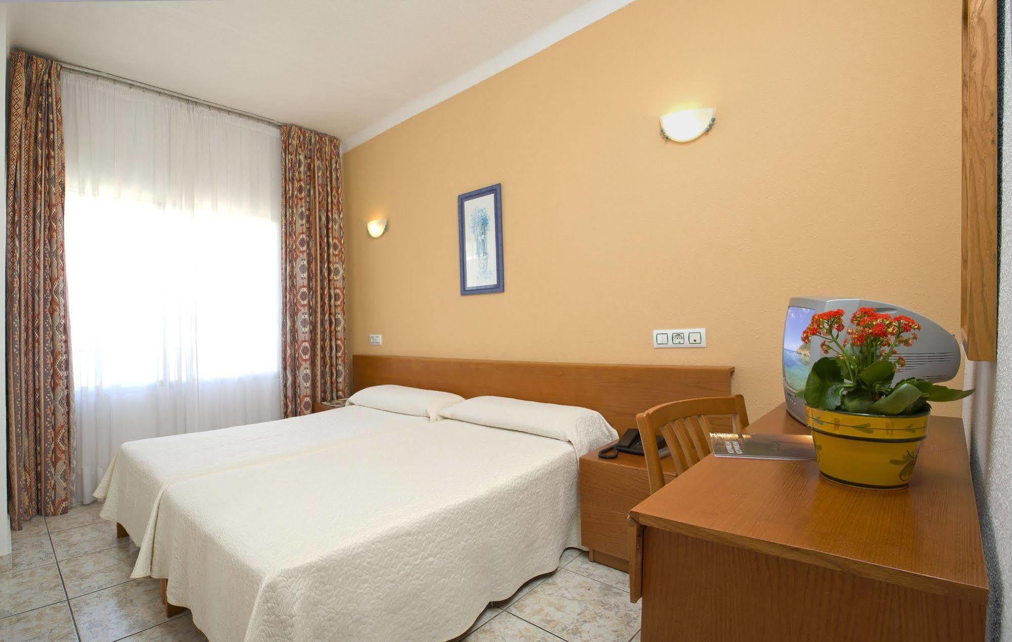 Sant Antoni de Portmany Hotel Tropical מראה חיצוני תמונה